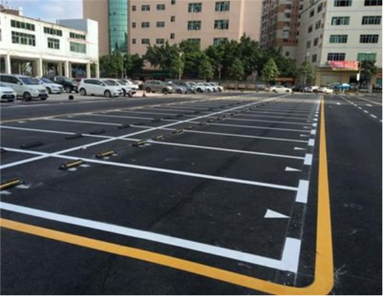 精細(xì)化與智能化 南京停車場(chǎng)劃線施工、車位編號(hào)及服務(wù)新趨勢(shì)